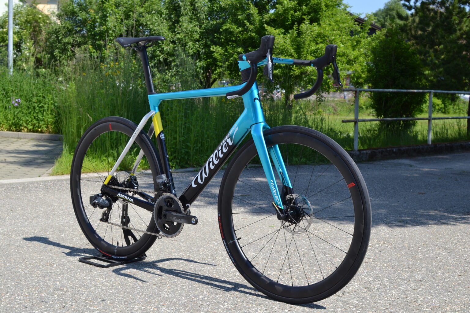 Wilier Filante SLR &quot;Astana&quot; Disc 2022, SRAM Force AXS 12f inkl. Wilier