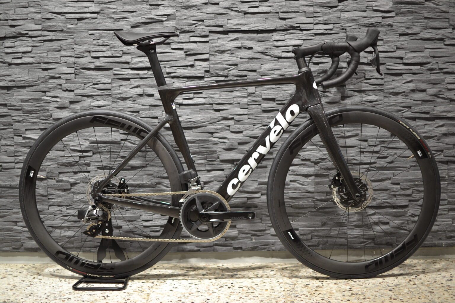 Cervelo Soloist DISC Carbon 2023, Sram Rival eTap AXS inkl. Fulcrum 6 Laufradsatz Special Bikes