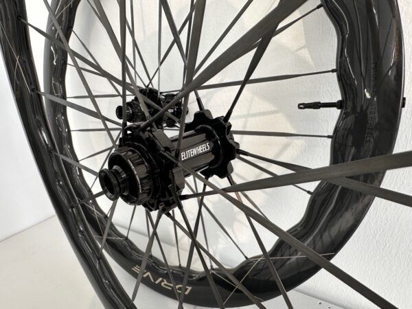 -20% Elitewheels Drive Helix Carbonspeichen 57D CS (±1370g), 46D CS (±1285g) – Bild 4